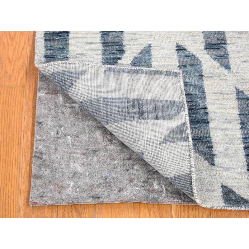 Shahbanu Rugs Ivory, Modern Geometric Design, Pure Silk with Textured